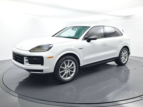 Certified 2024 Porsche Cayenne AWD/4WD image 1