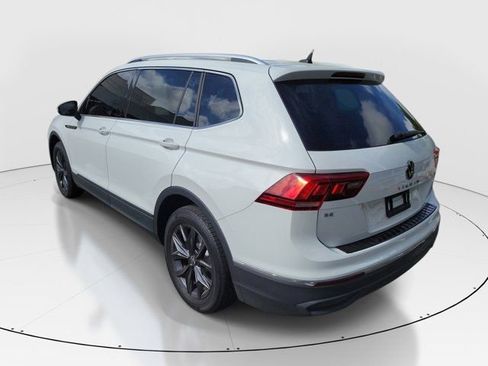 Certified 2022 Volkswagen Tiguan SE image 3
