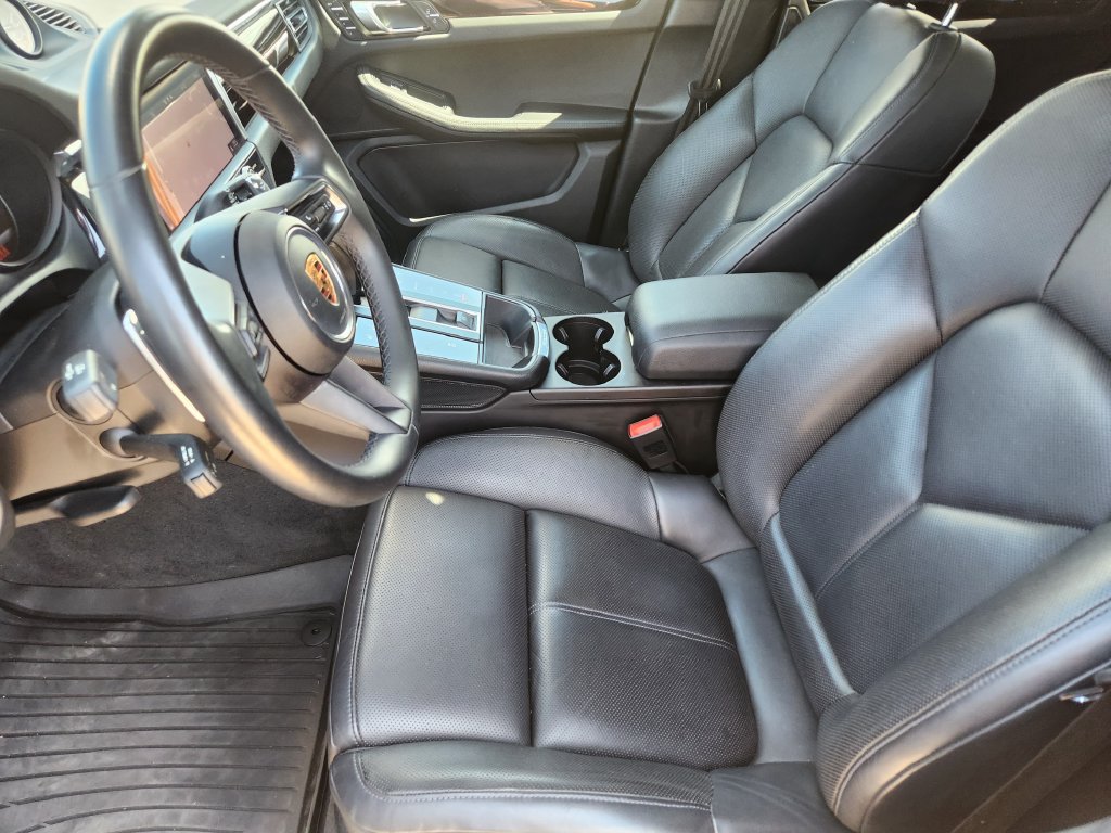 Used 2022 Porsche Macan AWD/4WD image 21