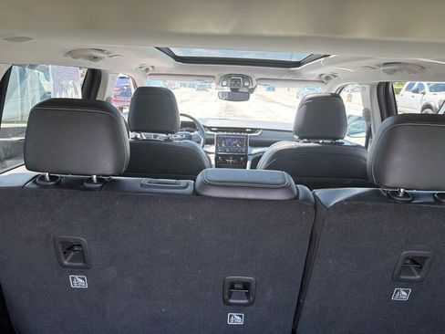 Used 2023 Jeep Grand Cherokee Limited AWD/4WD image 29