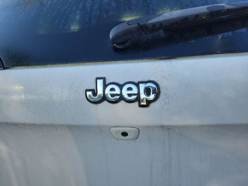 Used 2017 Jeep Cherokee Limited image 20