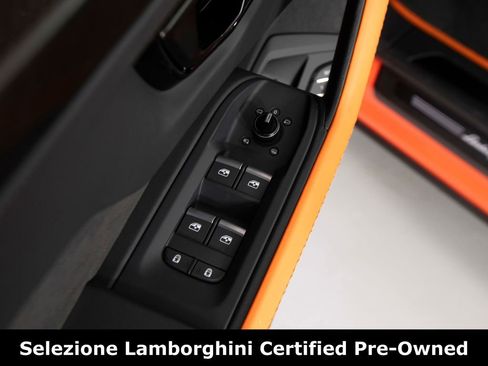 Used 2025 Lamborghini Urus SE image 12