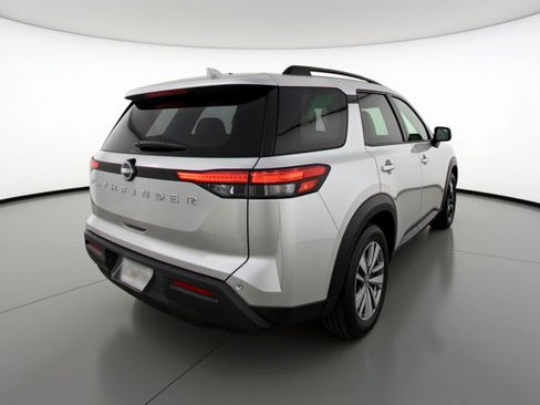 Used 2025 Nissan Pathfinder SV FWD image 9