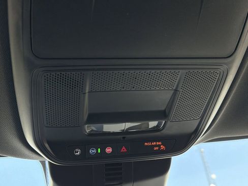 New 2026 Chevrolet Traverse LT image 12