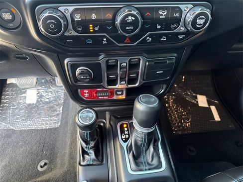 Used 2022 Jeep Wrangler Unlimited Rubicon 4xe w/ Cold Weather Group image 7