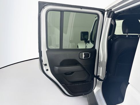 Used 2023 Jeep Wrangler Sahara image 27