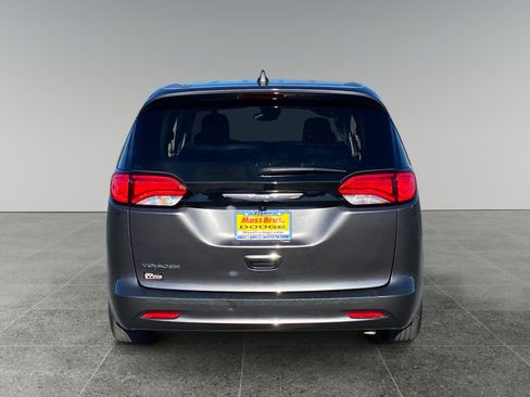 Used 2023 Chrysler Voyager LX FWD image 4