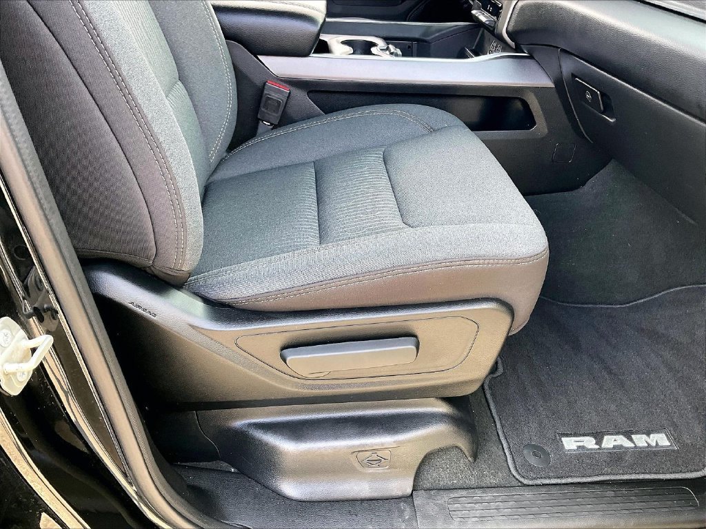 Used 2024 RAM 1500 Big Horn AWD/4WD image 34