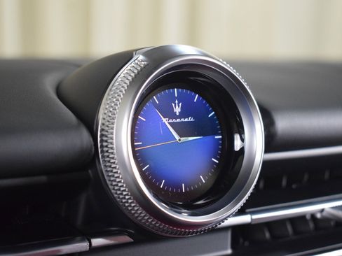 New 2025 Maserati Grecale GT image 30