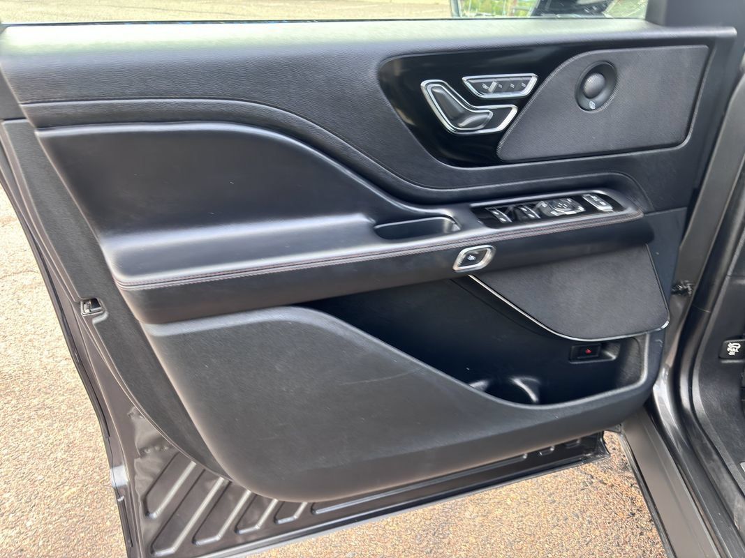 Used 2020 Lincoln Aviator Reserve RWD image 16