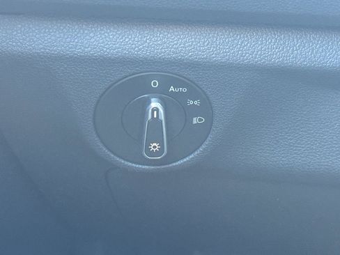 Used 2024 Volkswagen Jetta SE w/ Panoramic Sunroof Package image 31