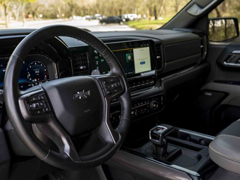 Used 2024 Chevrolet Silverado 1500 ZR2 w/ Technology Package AWD/4WD image 17
