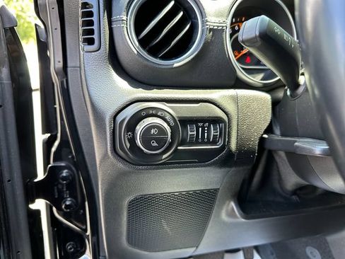 Used 2021 Jeep Gladiator Overland w/ Popular Equipment Package AWD/4WD image 21