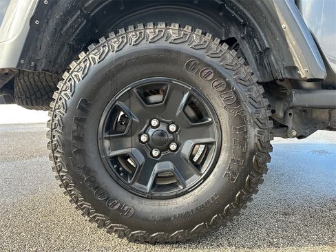 Used 2023 Jeep Gladiator Mojave w/ Cold Weather Group image 45
