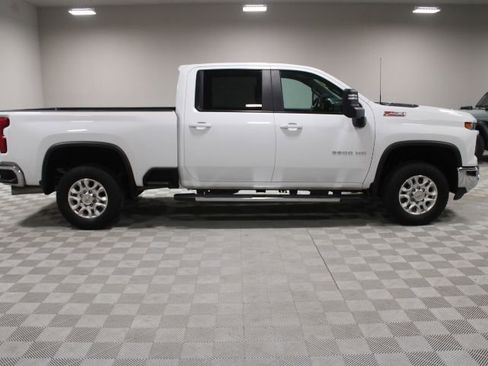 Used 2025 Chevrolet Silverado 2500 LT AWD/4WD image 12