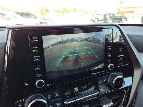 Used 2022 Toyota Highlander XLE image 24