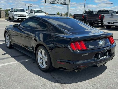 Used 2017 Ford Mustang Coupe RWD image 5