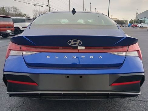 Used 2025 Hyundai Elantra SEL FWD image 5