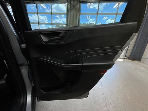 Used 2022 Ford Escape SE FWD image 23