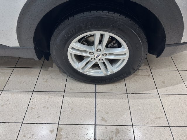 Used 2021 Ford Explorer XLT w/ Equipment Group 202A AWD/4WD image 30