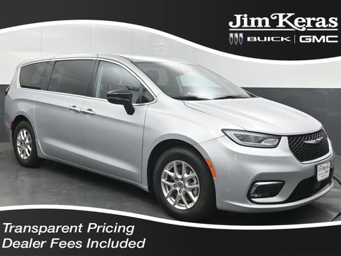 Used 2024 Chrysler Pacifica Touring-L FWD image 1