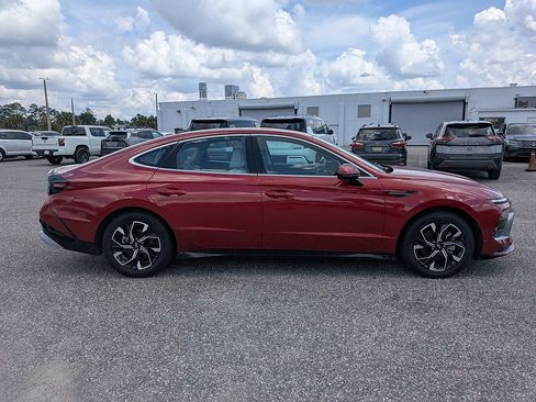 Used 2024 Hyundai Sonata SEL FWD image 2