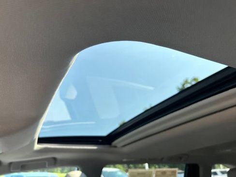 Used 2017 Toyota Highlander SE AWD/4WD image 33