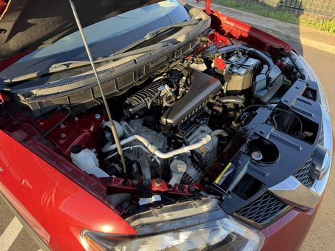 Used 2016 Nissan Rogue SV image 31