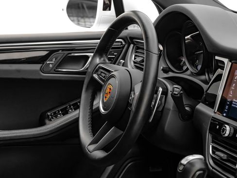 Used 2024 Porsche Macan AWD/4WD image 13