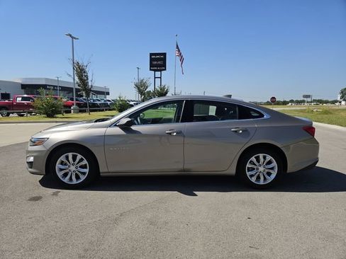 Used 2025 Chevrolet Malibu LT FWD image 4