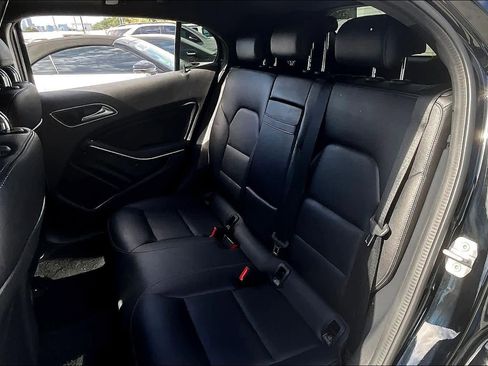 Used 2018 Mercedes-Benz GLA 250 4MATIC image 21