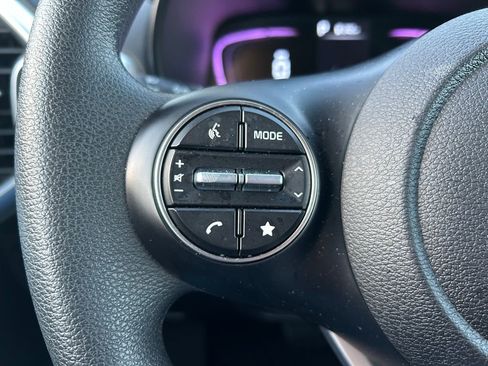Used 2025 Kia Soul LX image 19