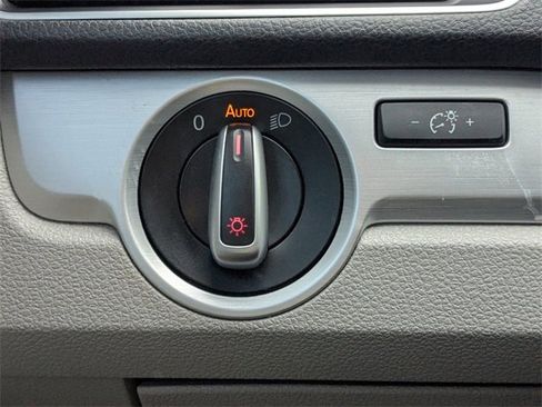 Used 2013 Volkswagen Passat 2.5 SE image 19