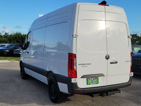 Used 2025 Mercedes-Benz Sprinter 2500 image 7