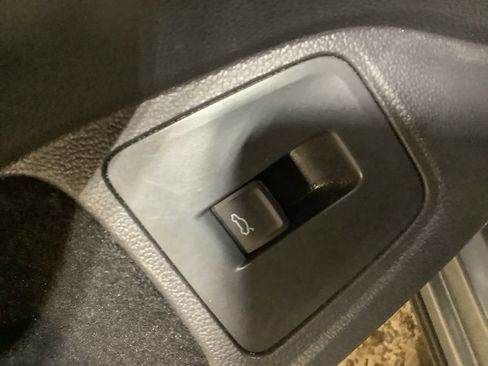 Used 2021 Volkswagen Tiguan SEL image 22