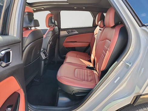 Used 2023 Kia Sportage SX image 8