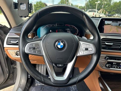 Used 2020 BMW 750i xDrive w/ Executive Package AWD/4WD image 18