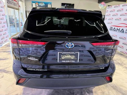 Used 2022 Toyota Highlander XLE AWD/4WD image 11