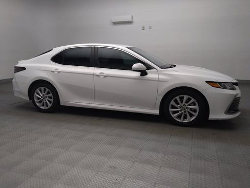 Used 2023 Toyota Camry LE image 11