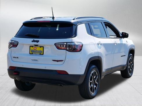 Used 2025 Jeep Compass Trailhawk AWD/4WD image 7