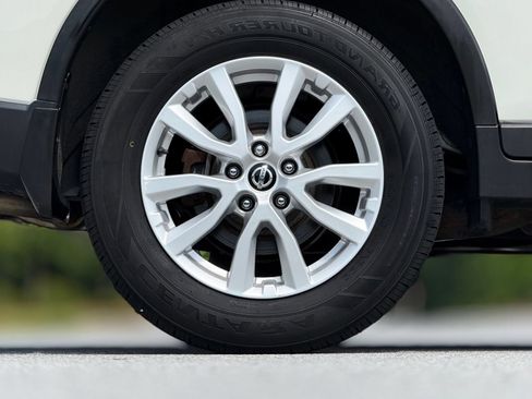 Used 2019 Nissan Rogue SV AWD/4WD image 19