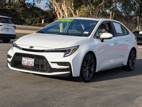 Used 2025 Toyota Corolla SE w/ SE Premium Package image 11