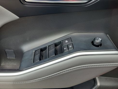 Used 2022 Toyota Highlander XLE FWD image 28