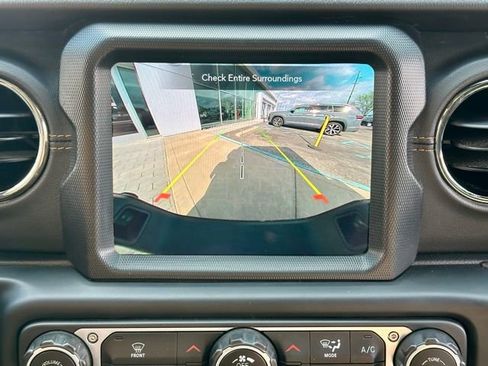 Used 2023 Jeep Gladiator Overland AWD/4WD image 27