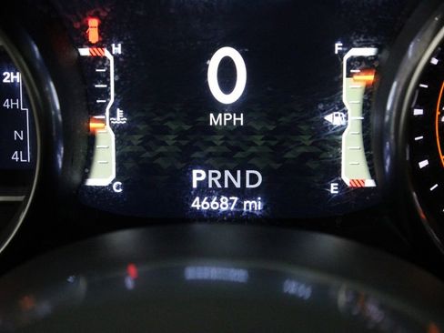 Used 2019 Jeep Wrangler Unlimited Sahara image 30