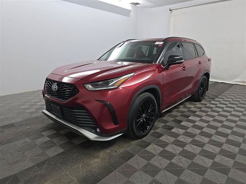 Used 2023 Toyota Highlander XSE FWD image 1
