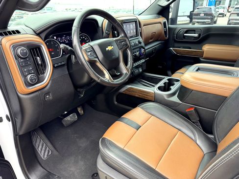 Used 2022 Chevrolet Silverado 2500 High Country w/ Z71 Off-Road Package image 11