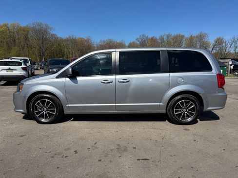 Used 2019 Dodge Grand Caravan GT FWD image 2