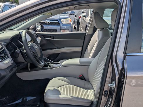 Used 2022 Toyota Camry SE image 15