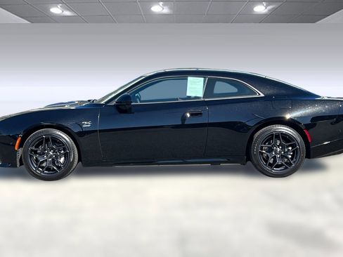 Used 2024 Dodge Charger R/T w/ Plus Group image 2